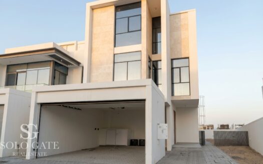 Single Row Villa | Large Plot | Downtown View