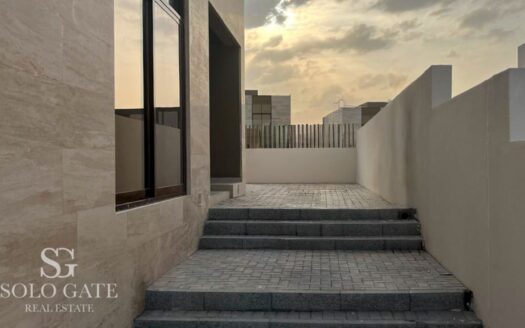 Urgent Sale 4BR+Maids | Sigle Row | Corner Villa