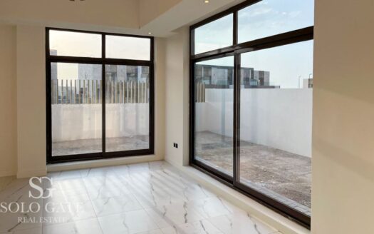 Urgent Sale 4BR+Maids | Sigle Row | Corner Villa