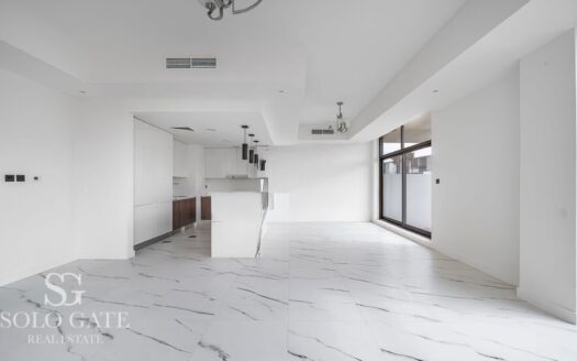 Urgent Sale 4BR+Maids | Sigle Row | Corner Villa