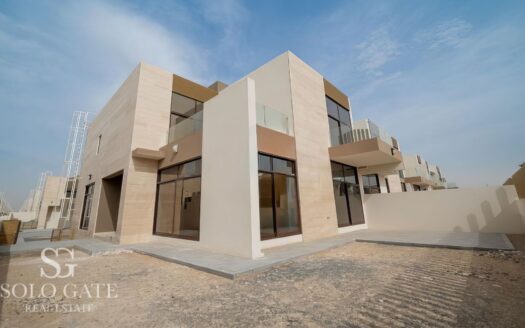 Urgent Sale 4BR+Maids | Sigle Row | Corner Villa