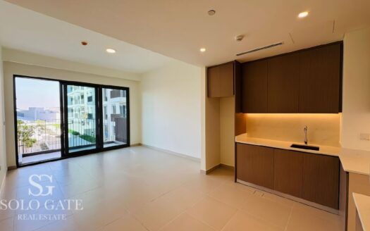 Pool View | Brand New | Mid Floor