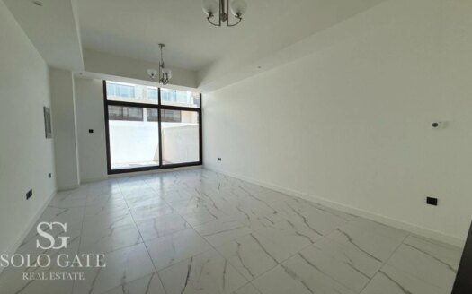 Middle Unit |  Brand New | Resale