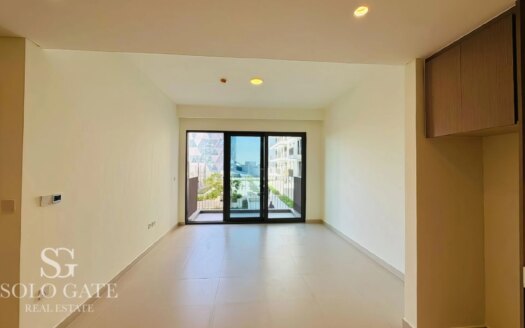 Pool View | Brand New | Mid Floor